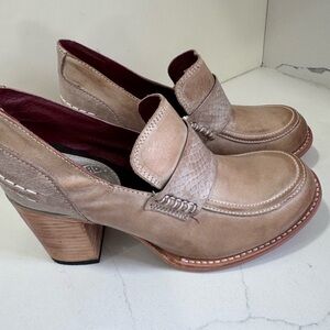 NWT Freebird Bellevue Taupe Multi Size 9 loafers